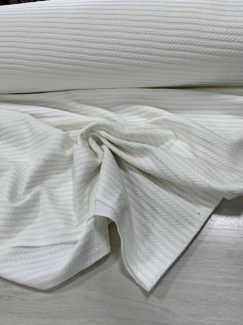 Вязаное полотно белое